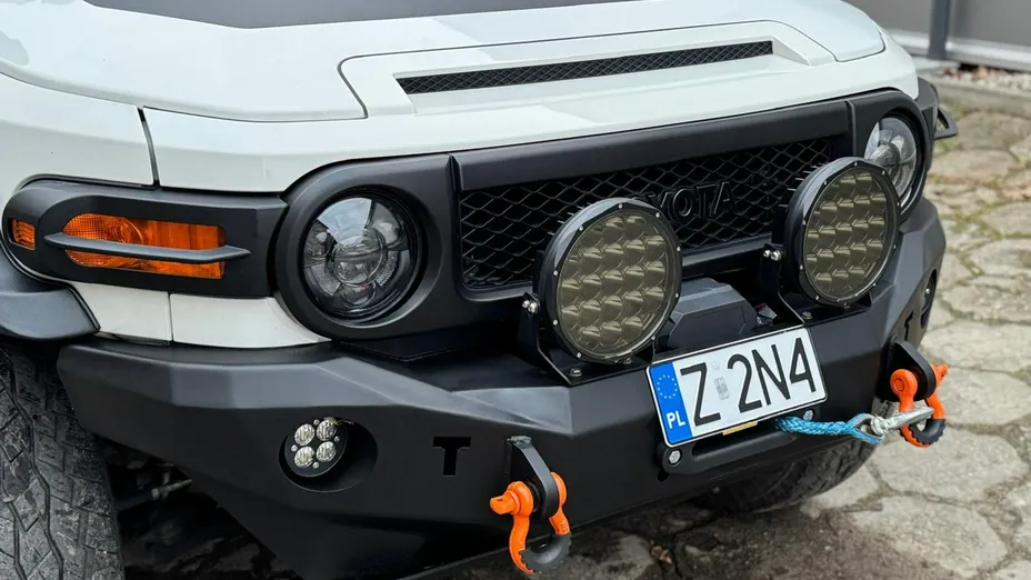 TOYOTA FJ Cruiser -
