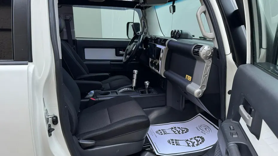 TOYOTA FJ Cruiser -