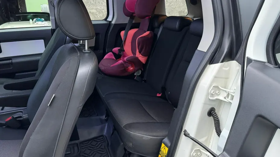 TOYOTA FJ Cruiser -