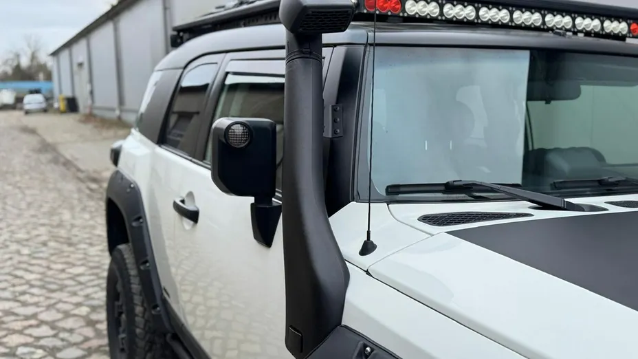 TOYOTA FJ Cruiser -
