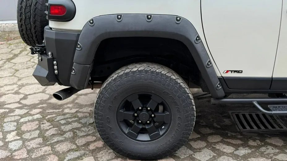 TOYOTA FJ Cruiser -