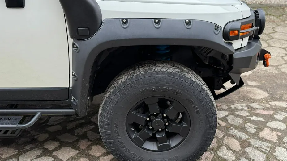 TOYOTA FJ Cruiser -