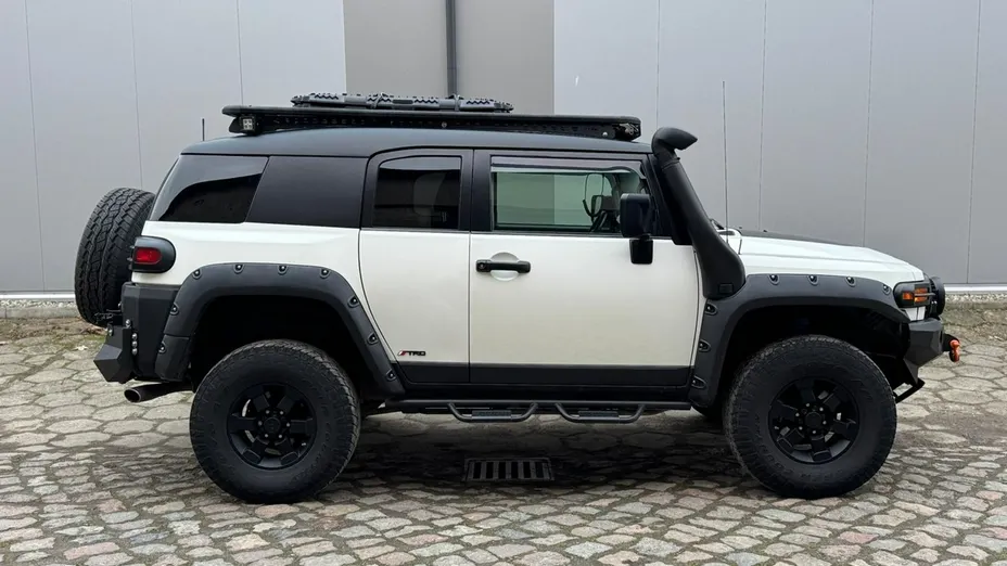TOYOTA FJ Cruiser -
