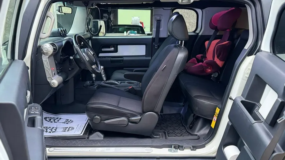 TOYOTA FJ Cruiser -