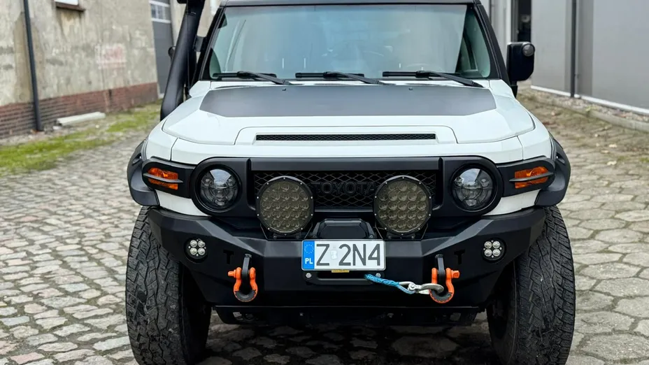 TOYOTA FJ Cruiser -