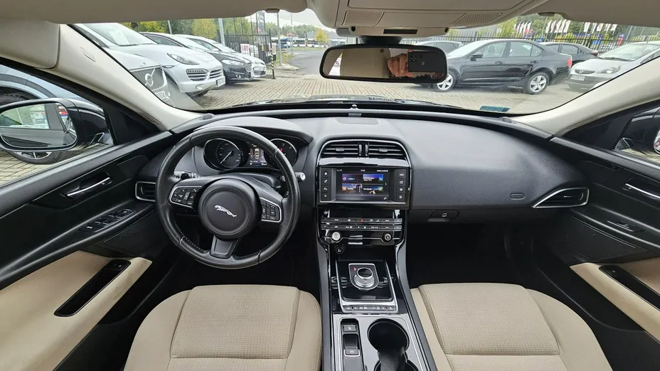 JAGUAR XE -