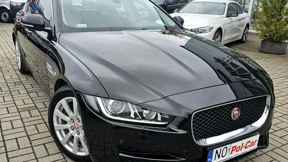 JAGUAR XE -