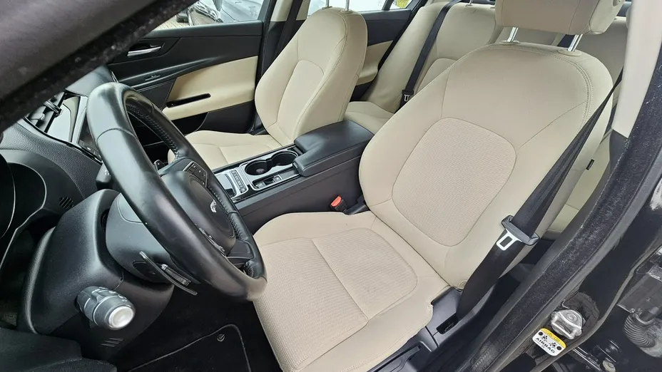 JAGUAR XE -