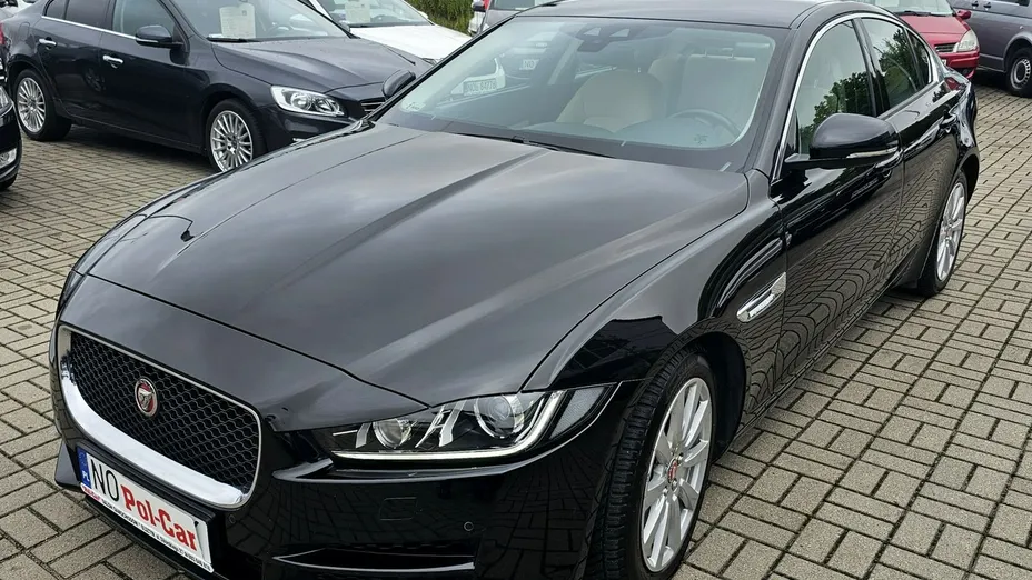 JAGUAR XE -