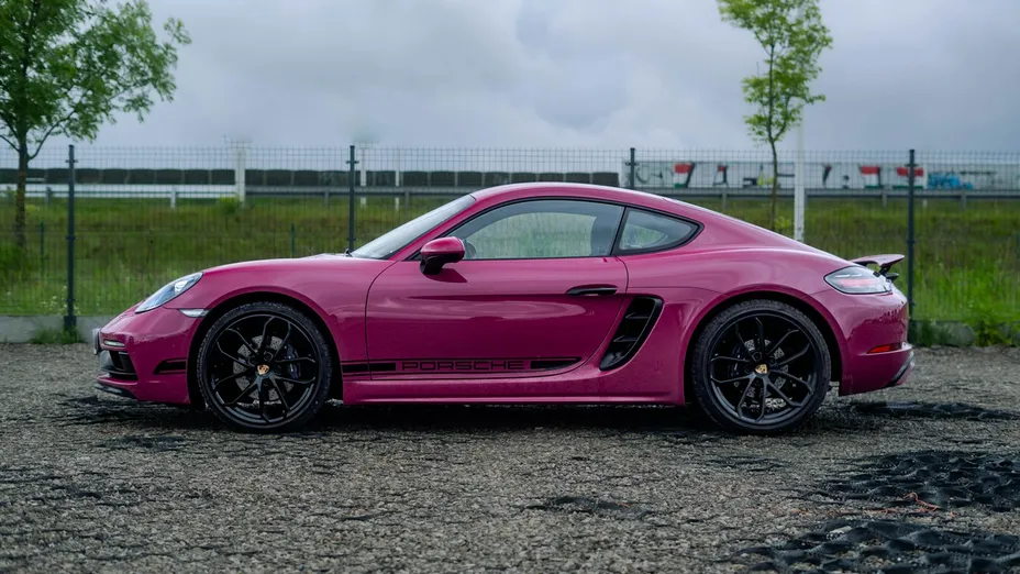 PORSCHE 718 -