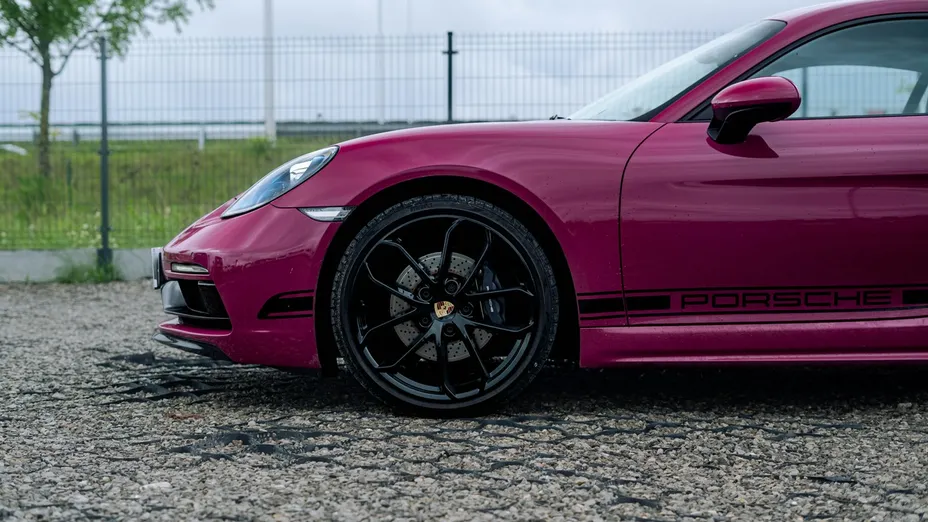 PORSCHE 718 -