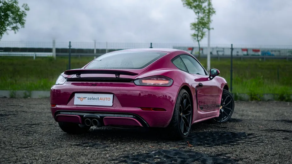 PORSCHE 718 -