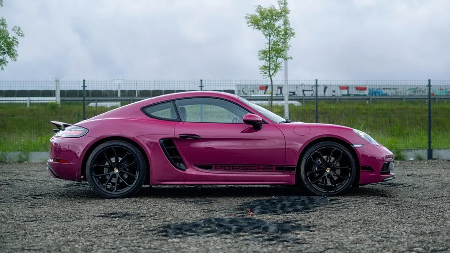 PORSCHE 718 -