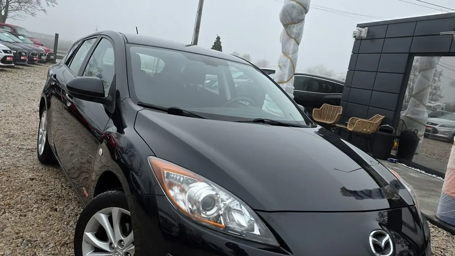 MAZDA 3 -