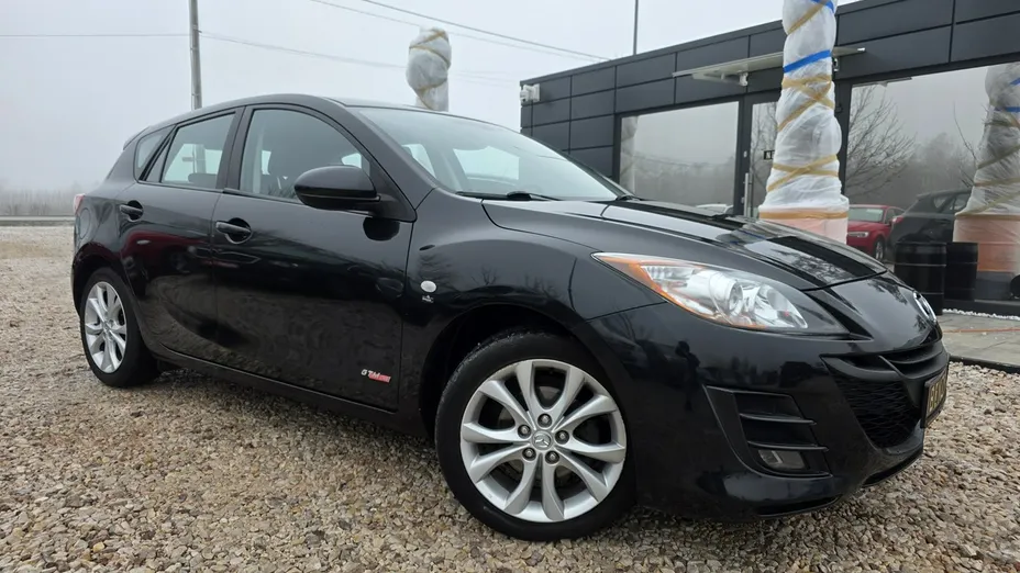 MAZDA 3 -