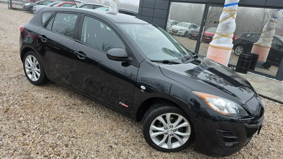 MAZDA 3 -