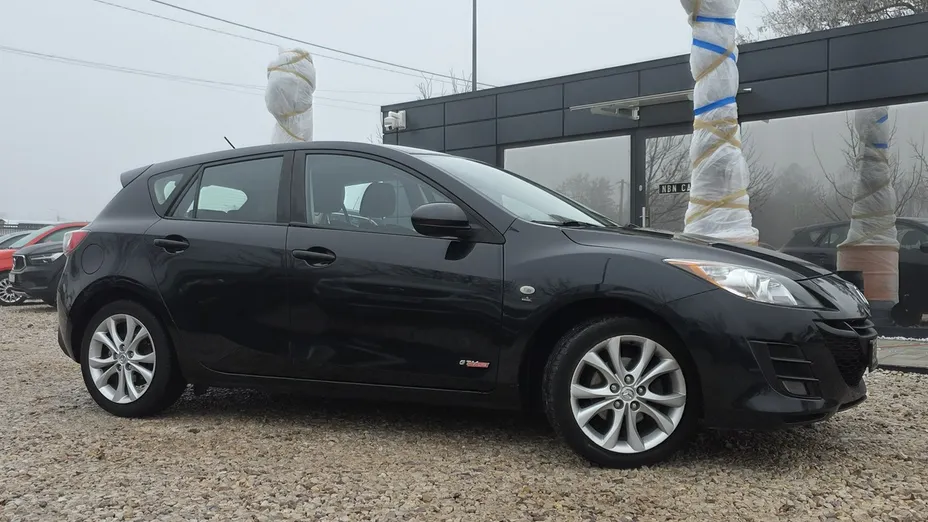 MAZDA 3 -