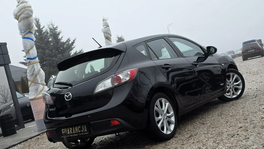 MAZDA 3 -