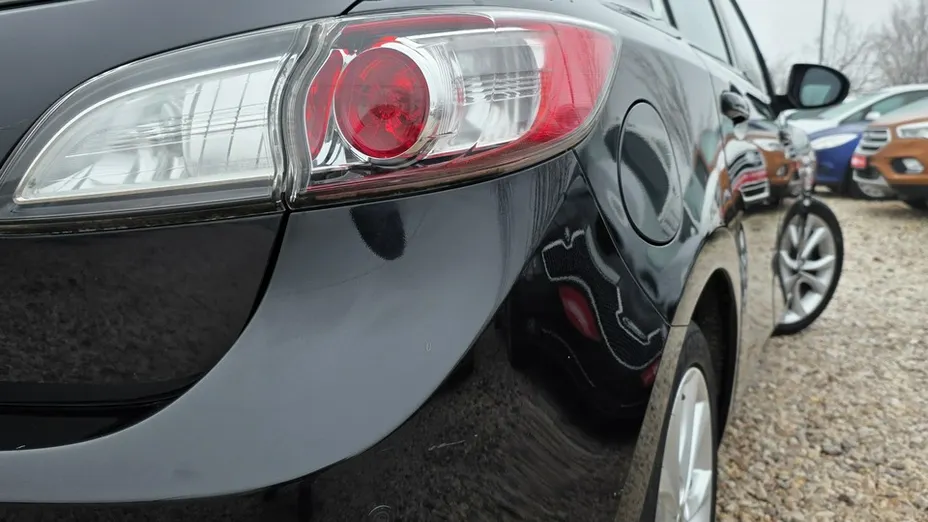 MAZDA 3 -