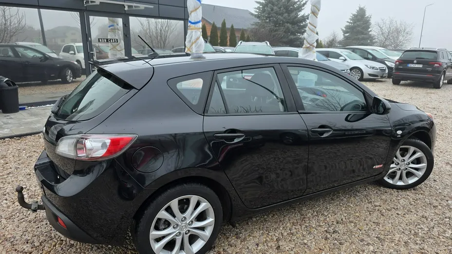 MAZDA 3 -