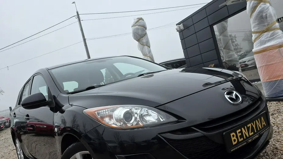 MAZDA 3 -