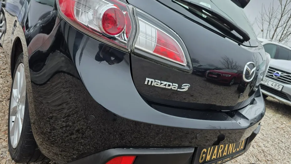 MAZDA 3 -