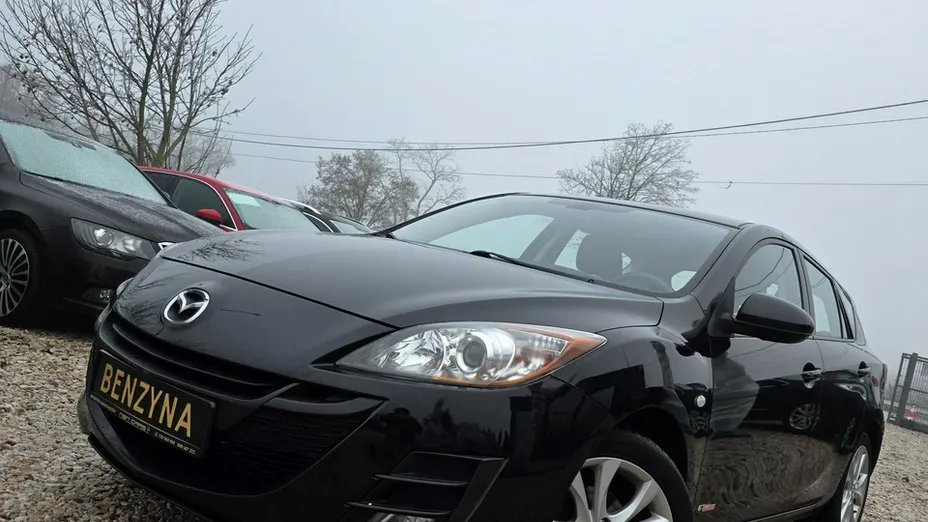 MAZDA 3 -