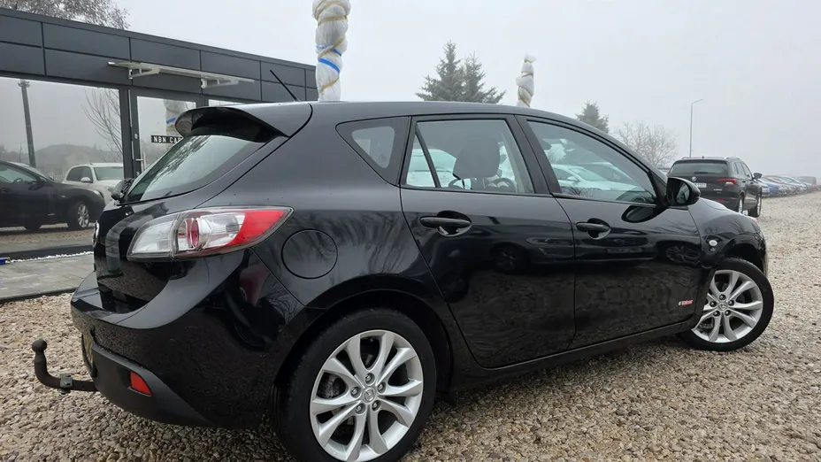 MAZDA 3 -