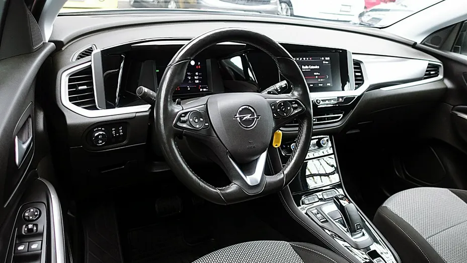 OPEL Grandland X -