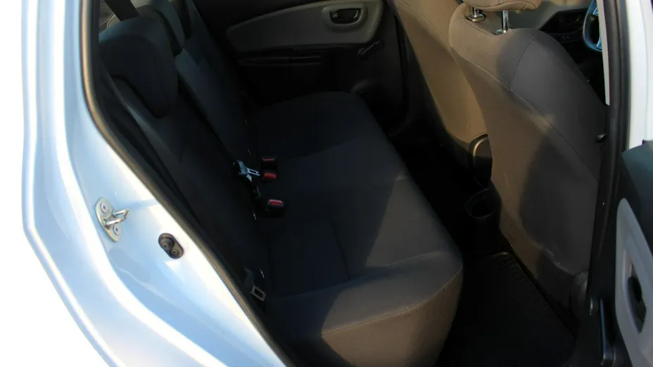 TOYOTA Yaris -