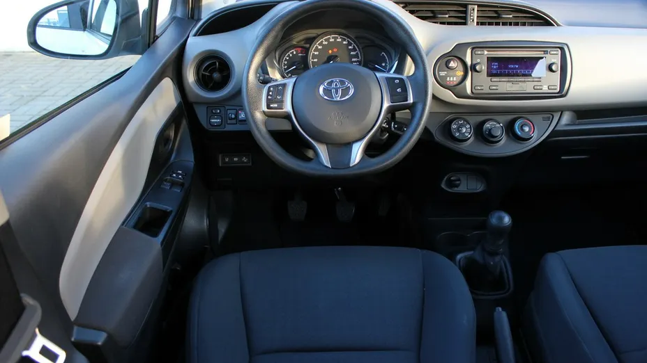 TOYOTA Yaris -