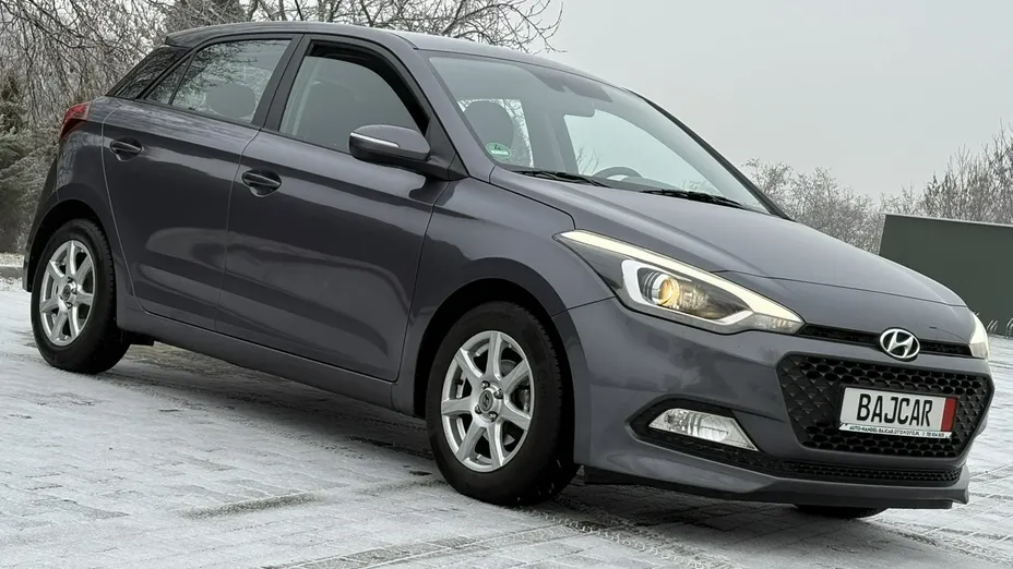 HYUNDAI i20 -