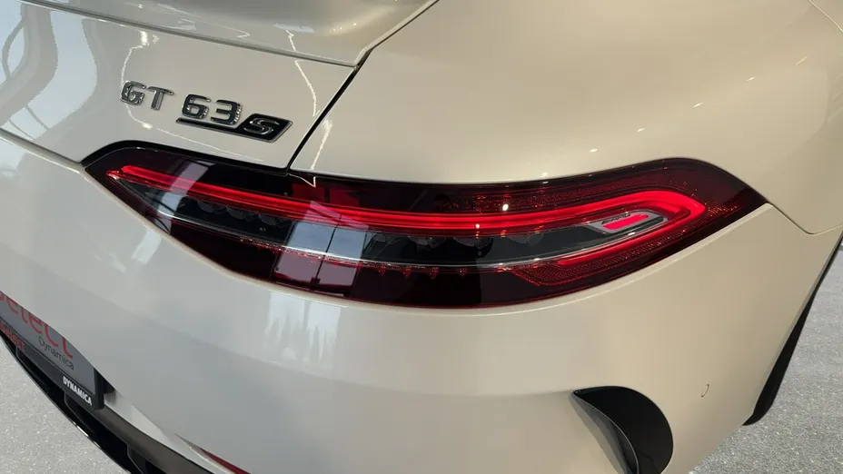 MERCEDES-BENZ AMG GT -