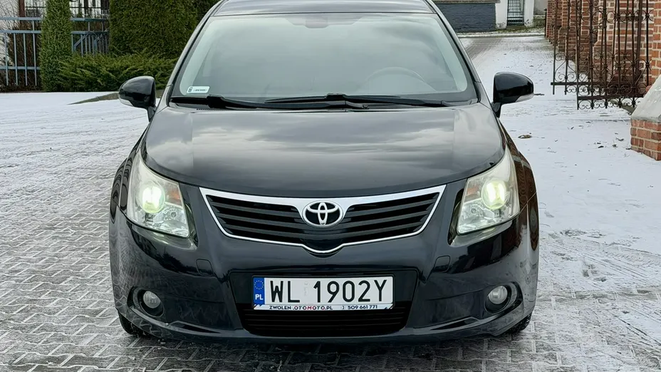 TOYOTA Avensis -
