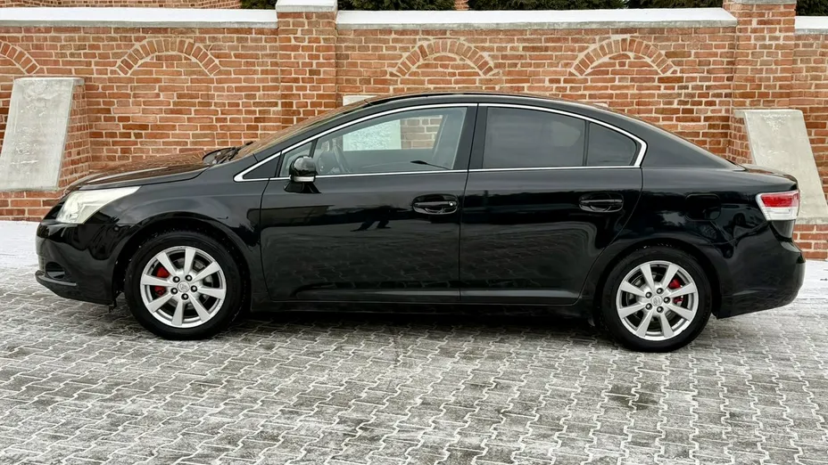 TOYOTA Avensis -