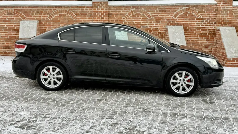 TOYOTA Avensis -