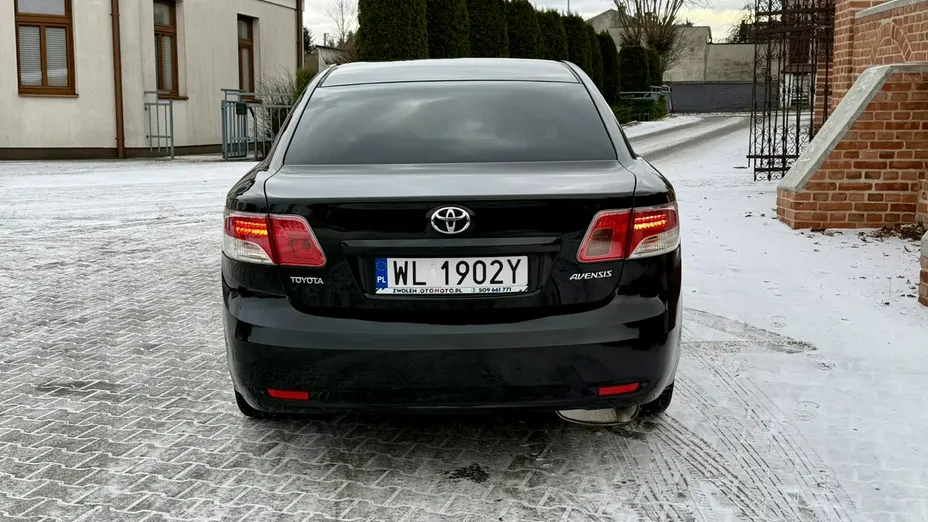TOYOTA Avensis -