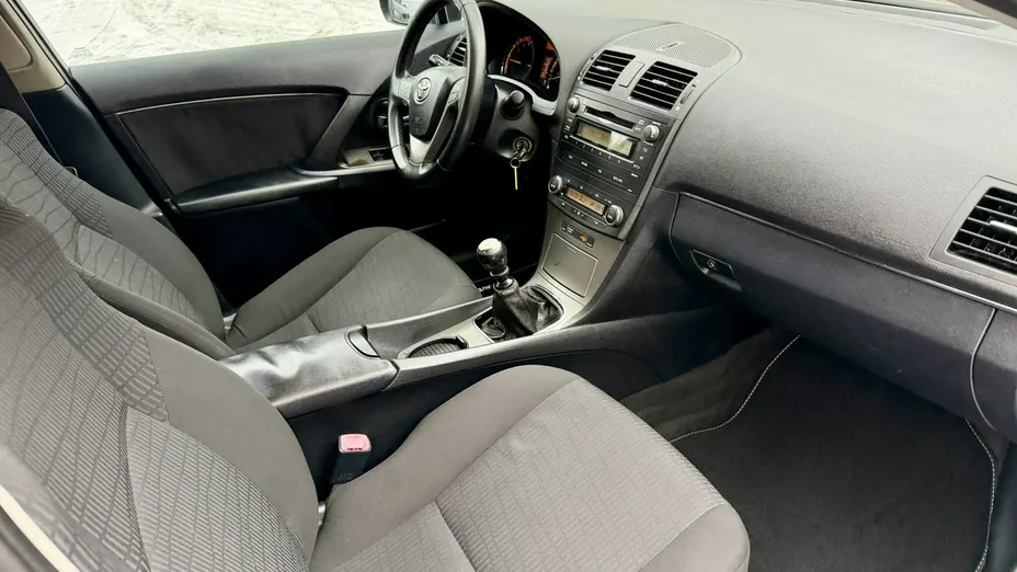TOYOTA Avensis -