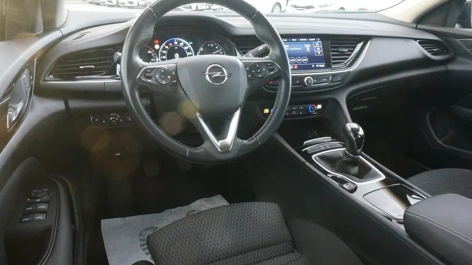 OPEL Insignia -