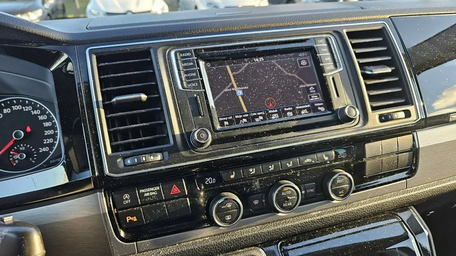 VOLKSWAGEN Multivan -