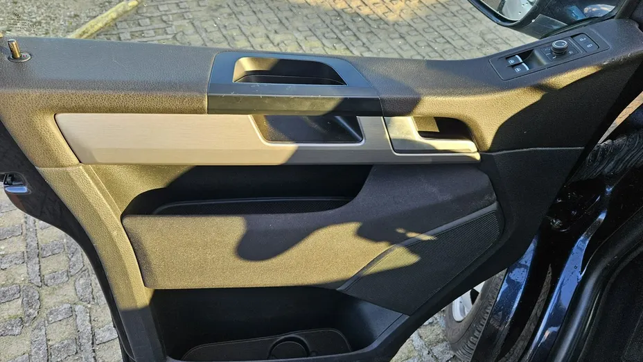 VOLKSWAGEN Multivan -