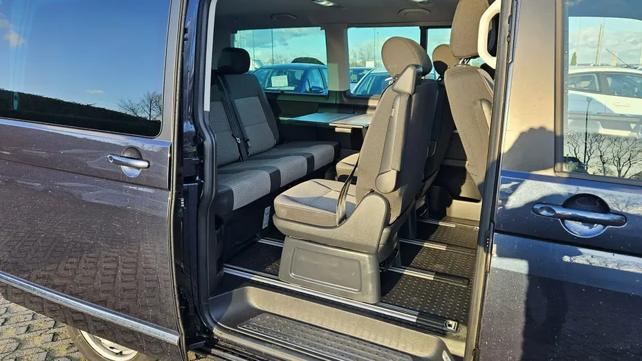 VOLKSWAGEN Multivan -