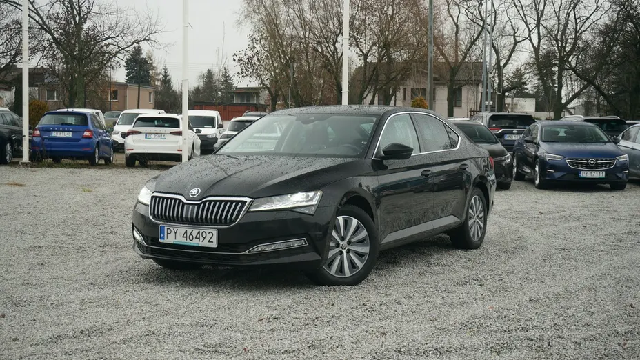 SKODA Superb -