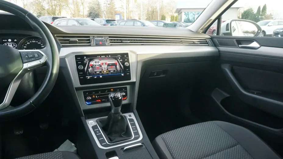 VOLKSWAGEN Passat -