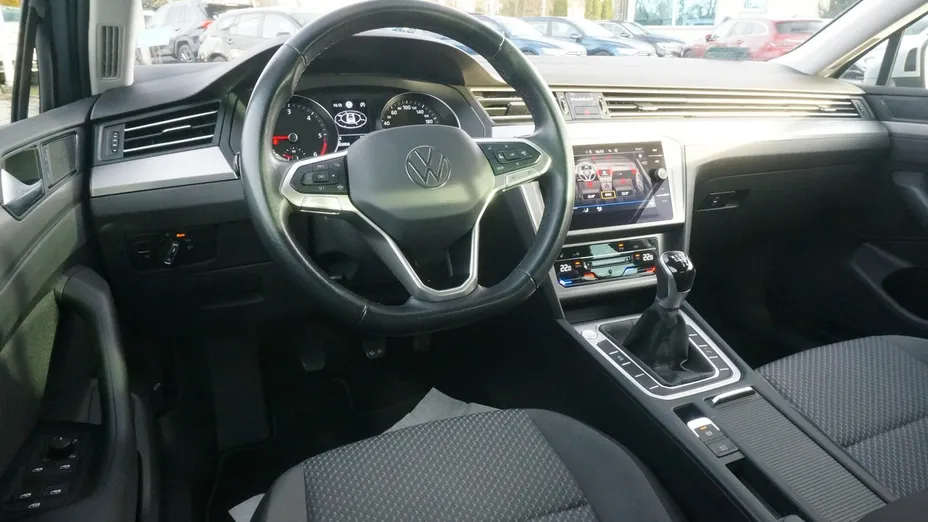 VOLKSWAGEN Passat -