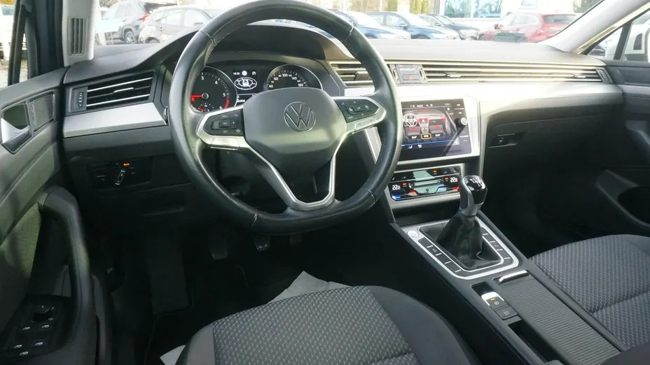 VOLKSWAGEN Passat -