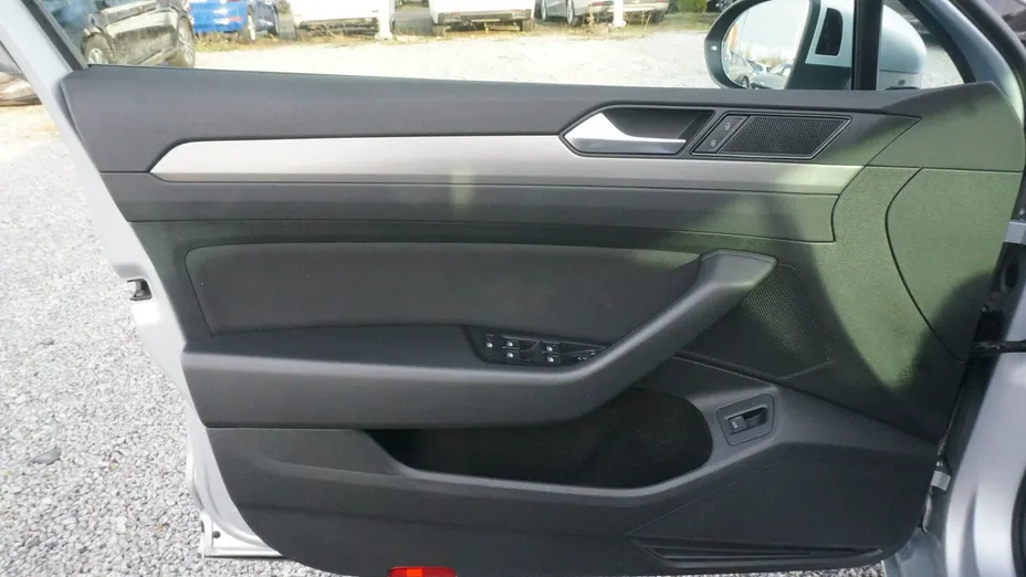 VOLKSWAGEN Passat -