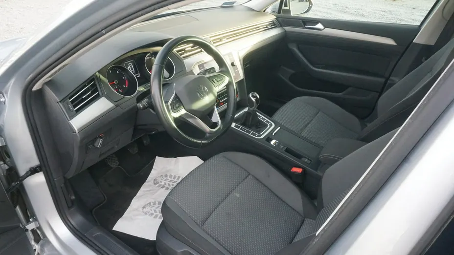 VOLKSWAGEN Passat -