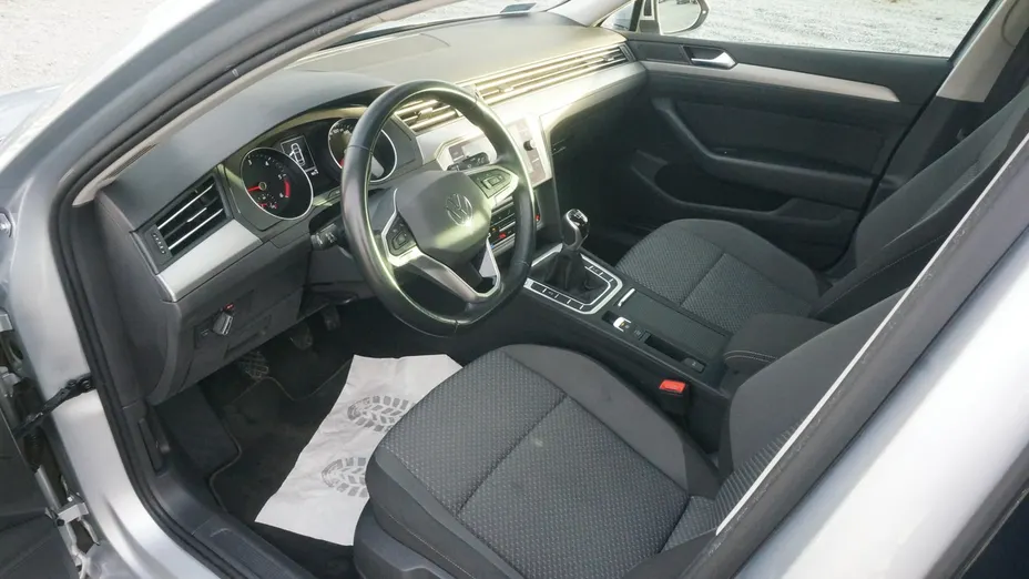 VOLKSWAGEN Passat -