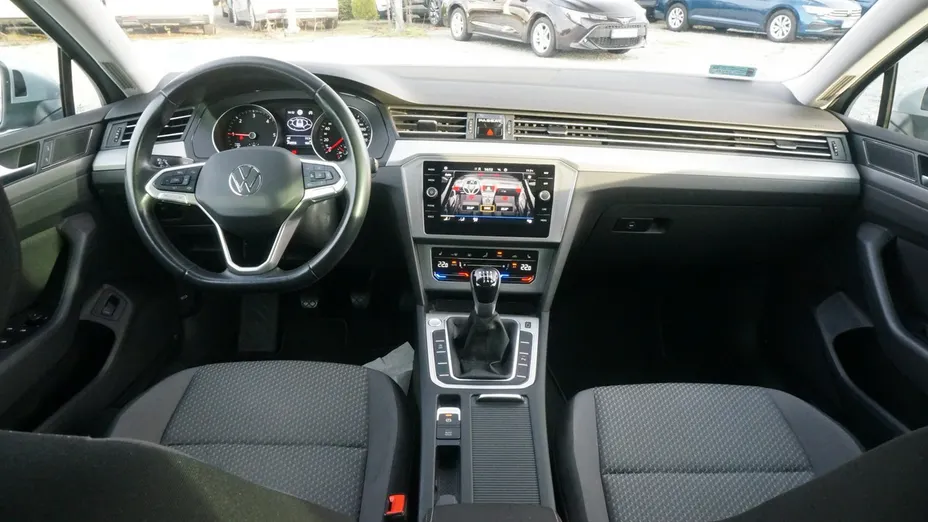 VOLKSWAGEN Passat -
